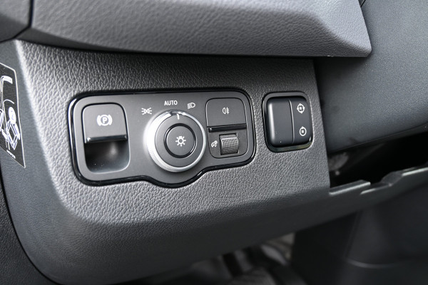 Mercedes-Benz Sprinter 319 CDI 4x4 L2H2 Pro Distronic, Draaistoelen, LED, Electrische schuifdeur