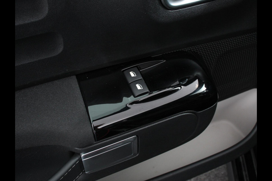 Citroën C3 1.2 PureTech Max Automaat  Airco Navigatie Apple carplay / Android Auto Parksensoren Lichtmetalen Velgen
