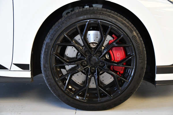Volkswagen Golf 2.0 TSI GTI CLUBSPORT 300pk panorama