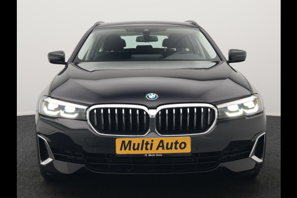 BMW 5 Serie Touring 530e Luxury Line Plug In Hybrid 294pk Dealer O.H PHEV | Trekhaak Af Fabriek | Panodak | Camera | Lederen Sportstoelen Memory & Verwarmd | Apple Carplay | Cruise Control | Navigatie | Virtual | DAB |