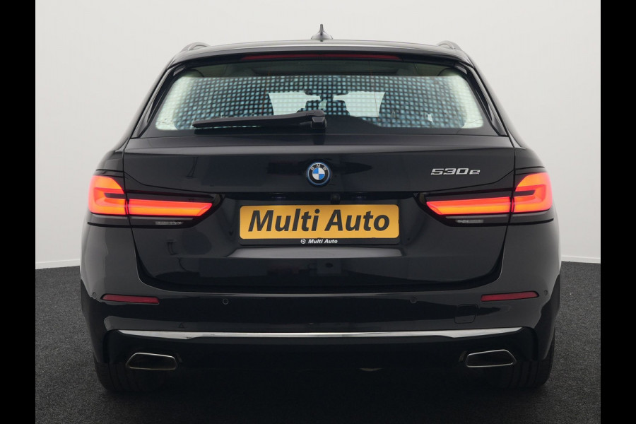 BMW 5 Serie Touring 530e Luxury Line Plug In Hybrid 294pk Dealer O.H PHEV | Trekhaak Af Fabriek | Panodak | Camera | Lederen Sportstoelen Memory & Verwarmd | Apple Carplay | Cruise Control | Navigatie | Virtual | DAB |