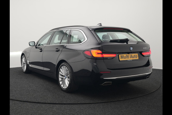 BMW 5 Serie Touring 530e Luxury Line Plug In Hybrid 294pk Dealer O.H PHEV | Trekhaak Af Fabriek | Panodak | Camera | Lederen Sportstoelen Memory & Verwarmd | Apple Carplay | Cruise Control | Navigatie | Virtual | DAB |