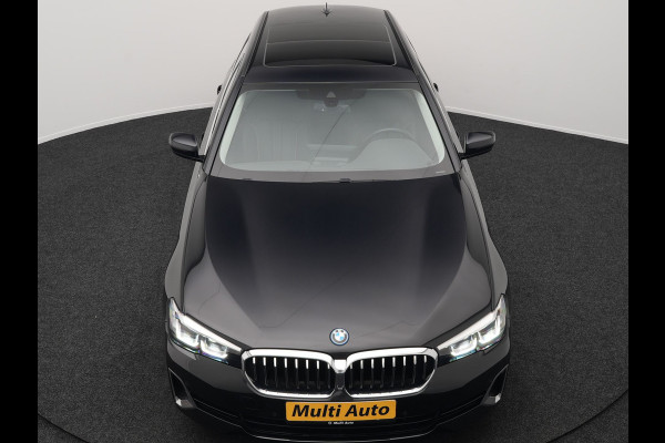 BMW 5 Serie Touring 530e Luxury Line Plug In Hybrid 294pk Dealer O.H PHEV | Trekhaak Af Fabriek | Panodak | Camera | Lederen Sportstoelen Memory & Verwarmd | Apple Carplay | Cruise Control | Navigatie | Virtual | DAB |