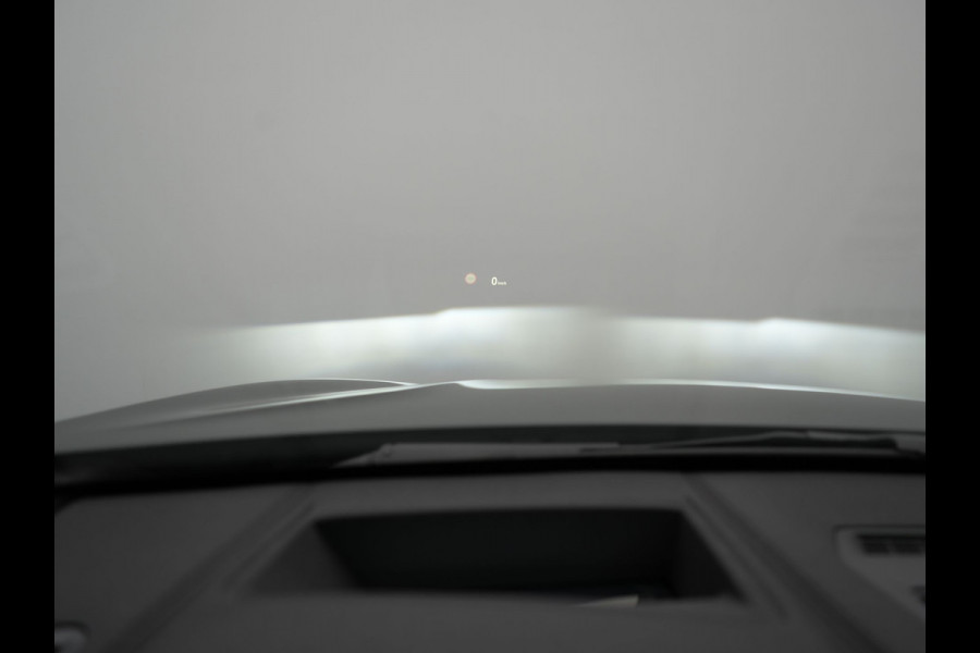 BMW X1 sDrive20i Sportline Automaat 192pk | Trekhaak Afneembaar | Panodak | Head Up | Lederen Sportstoelen Verwarmd | Navigatie | Camera | Sfeerverlichting | Virtual  | DAB |