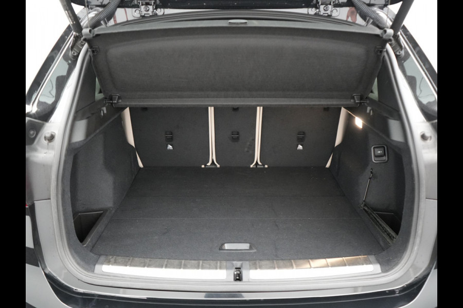 BMW X1 sDrive20i Sportline Automaat 192pk | Trekhaak Afneembaar | Panodak | Head Up | Lederen Sportstoelen Verwarmd | Navigatie | Camera | Sfeerverlichting | Virtual  | DAB |