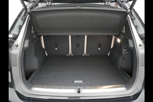 BMW X1 sDrive20i Sportline Automaat 192pk | Trekhaak Afneembaar | Panodak | Head Up | Lederen Sportstoelen Verwarmd | Navigatie | Camera | Sfeerverlichting | Virtual  | DAB |