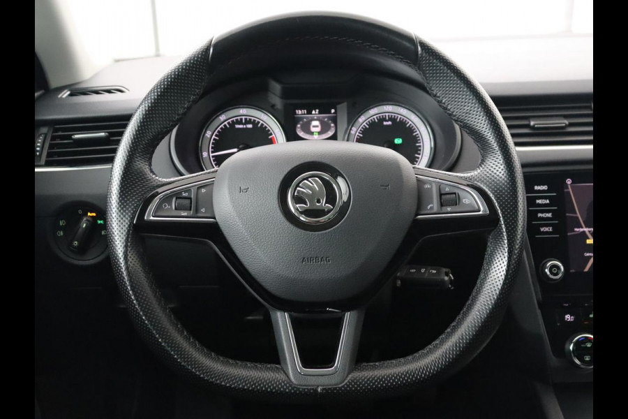 Škoda Octavia 1.0 TSI Ambition | Trekhaak | Stoelverwarming | Carplay | Full LED | Half leder | Navigatie | Sportstuur | Parkeerhulp | Climate control | Cruise control | DAB