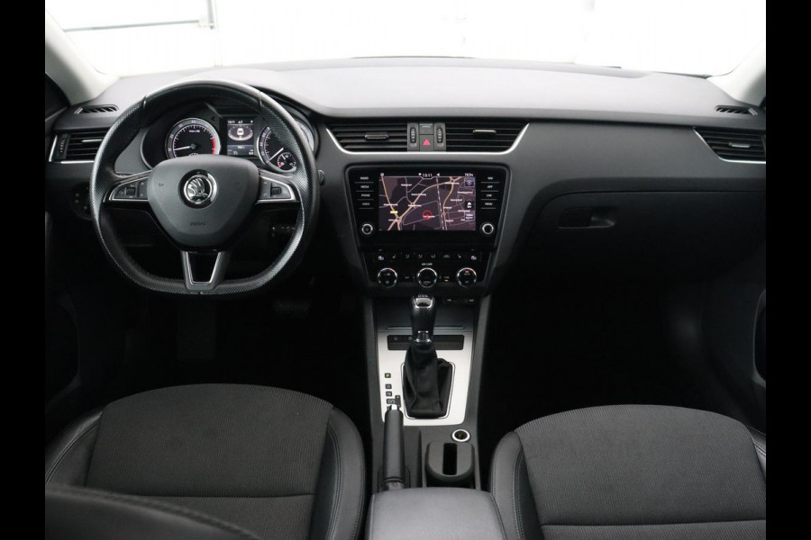Škoda Octavia 1.0 TSI Ambition | Trekhaak | Stoelverwarming | Carplay | Full LED | Half leder | Navigatie | Sportstuur | Parkeerhulp | Climate control | Cruise control | DAB