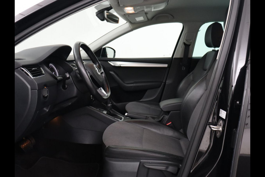 Škoda Octavia 1.0 TSI Ambition | Trekhaak | Stoelverwarming | Carplay | Full LED | Half leder | Navigatie | Sportstuur | Parkeerhulp | Climate control | Cruise control | DAB