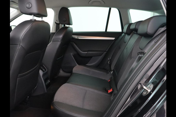 Škoda Octavia 1.0 TSI Ambition | Trekhaak | Stoelverwarming | Carplay | Full LED | Half leder | Navigatie | Sportstuur | Parkeerhulp | Climate control | Cruise control | DAB
