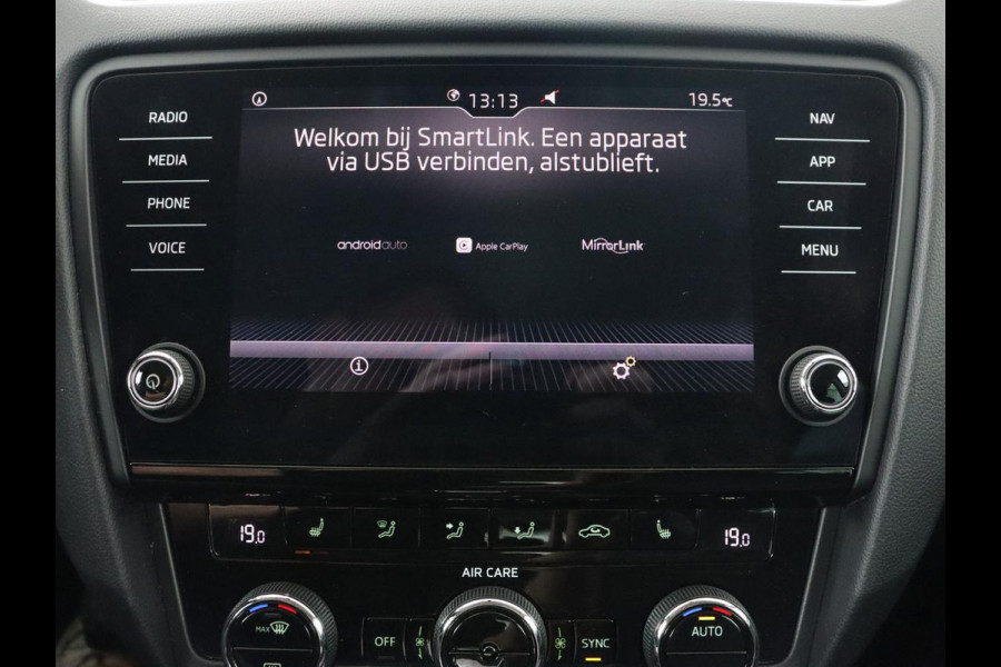 Škoda Octavia 1.0 TSI Ambition | Trekhaak | Stoelverwarming | Carplay | Full LED | Half leder | Navigatie | Sportstuur | Parkeerhulp | Climate control | Cruise control | DAB