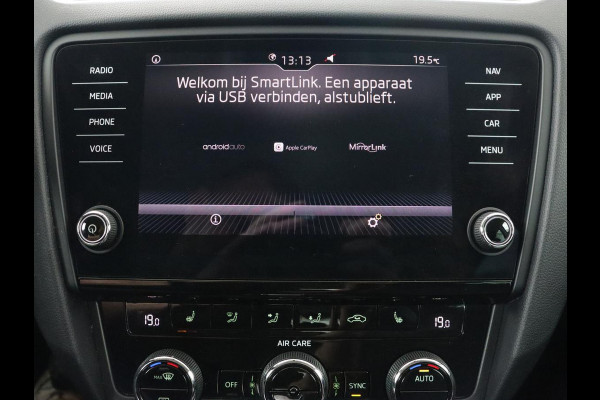 Škoda Octavia 1.0 TSI Ambition | Trekhaak | Stoelverwarming | Carplay | Full LED | Half leder | Navigatie | Sportstuur | Parkeerhulp | Climate control | Cruise control | DAB