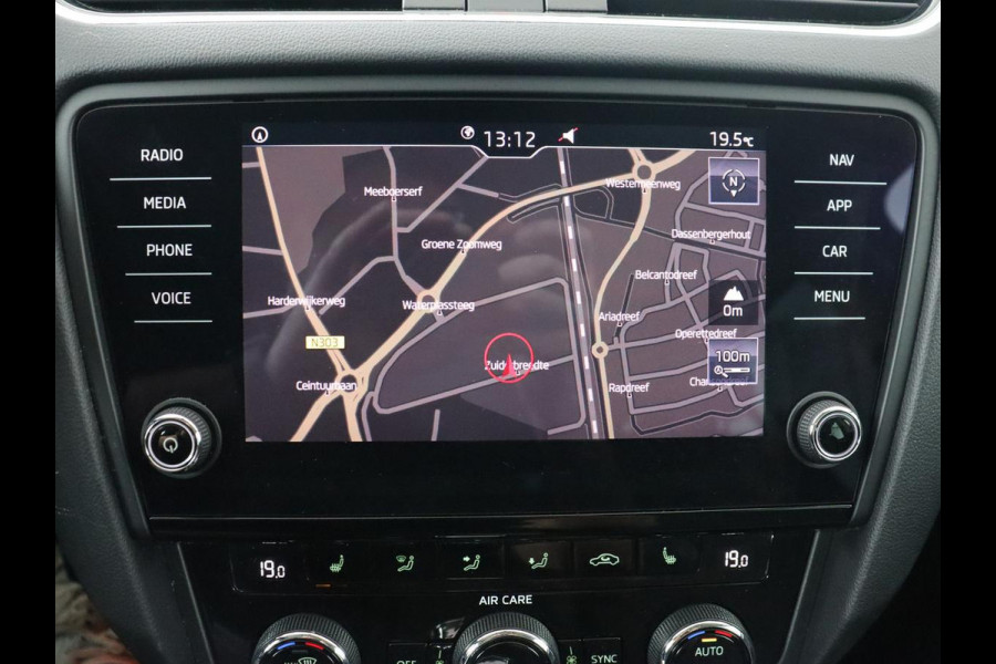 Škoda Octavia 1.0 TSI Ambition | Trekhaak | Stoelverwarming | Carplay | Full LED | Half leder | Navigatie | Sportstuur | Parkeerhulp | Climate control | Cruise control | DAB