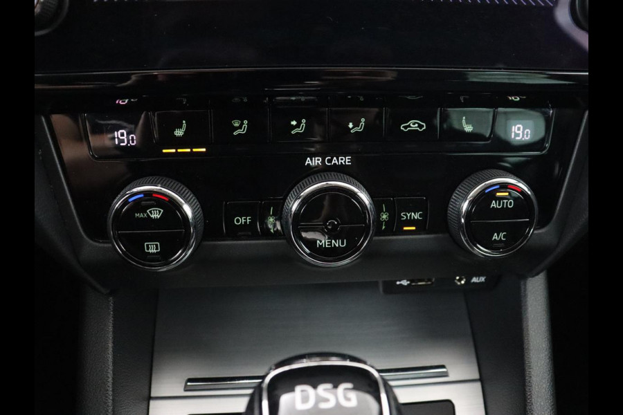 Škoda Octavia 1.0 TSI Ambition | Trekhaak | Stoelverwarming | Carplay | Full LED | Half leder | Navigatie | Sportstuur | Parkeerhulp | Climate control | Cruise control | DAB