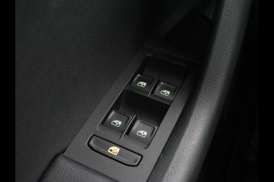 Škoda Octavia 1.0 TSI Ambition | Trekhaak | Stoelverwarming | Carplay | Full LED | Half leder | Navigatie | Sportstuur | Parkeerhulp | Climate control | Cruise control | DAB