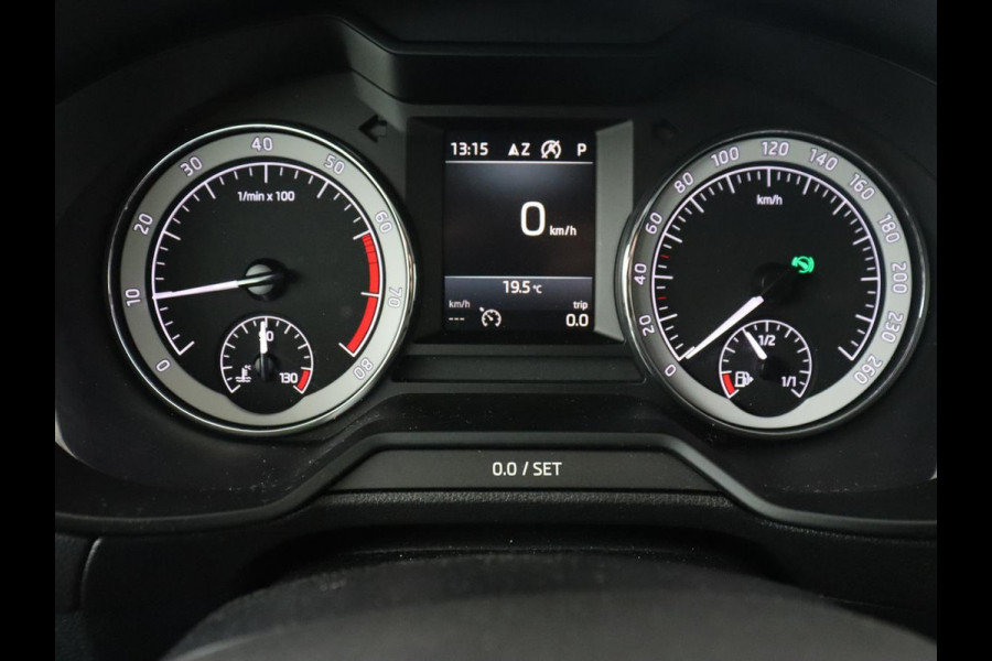 Škoda Octavia 1.0 TSI Ambition | Trekhaak | Stoelverwarming | Carplay | Full LED | Half leder | Navigatie | Sportstuur | Parkeerhulp | Climate control | Cruise control | DAB