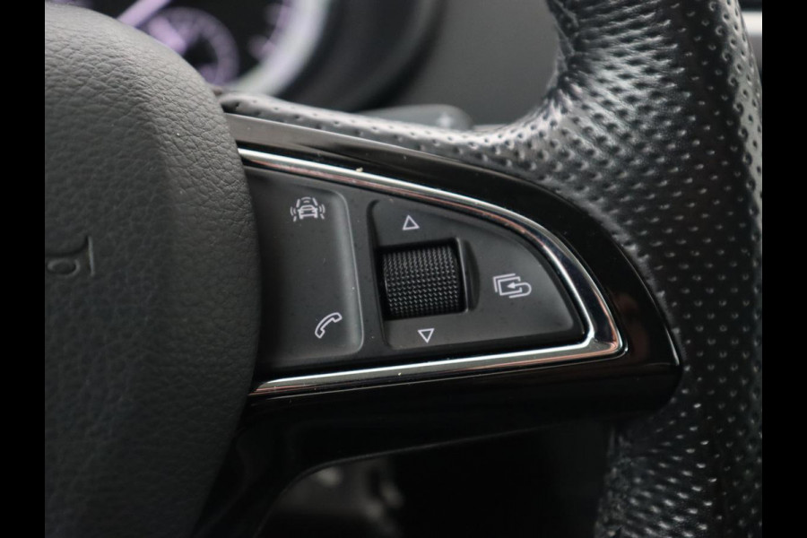 Škoda Octavia 1.0 TSI Ambition | Trekhaak | Stoelverwarming | Carplay | Full LED | Half leder | Navigatie | Sportstuur | Parkeerhulp | Climate control | Cruise control | DAB