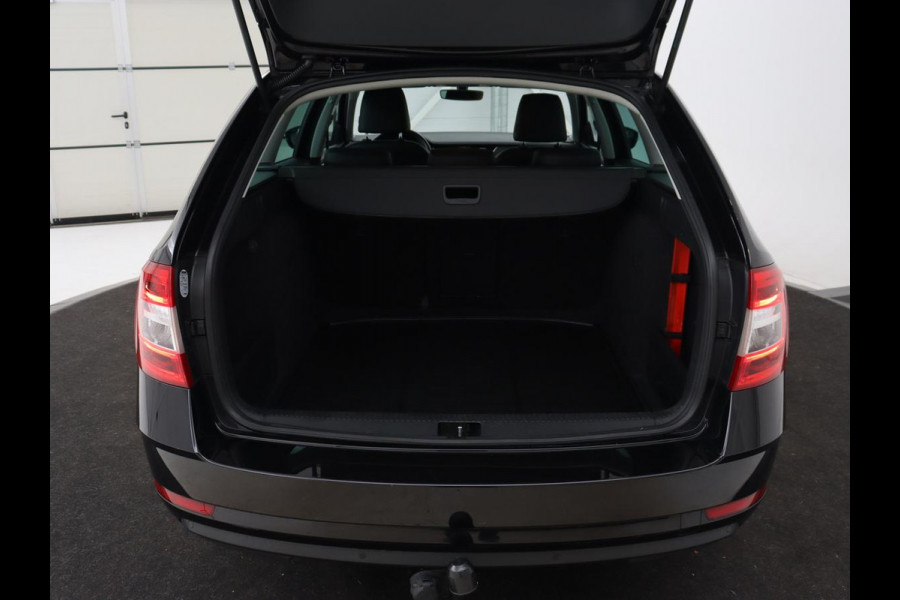 Škoda Octavia 1.0 TSI Ambition | Trekhaak | Stoelverwarming | Carplay | Full LED | Half leder | Navigatie | Sportstuur | Parkeerhulp | Climate control | Cruise control | DAB