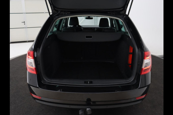 Škoda Octavia 1.0 TSI Ambition | Trekhaak | Stoelverwarming | Carplay | Full LED | Half leder | Navigatie | Sportstuur | Parkeerhulp | Climate control | Cruise control | DAB