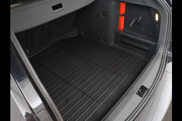 Škoda Octavia 1.0 TSI Ambition | Trekhaak | Stoelverwarming | Carplay | Full LED | Half leder | Navigatie | Sportstuur | Parkeerhulp | Climate control | Cruise control | DAB