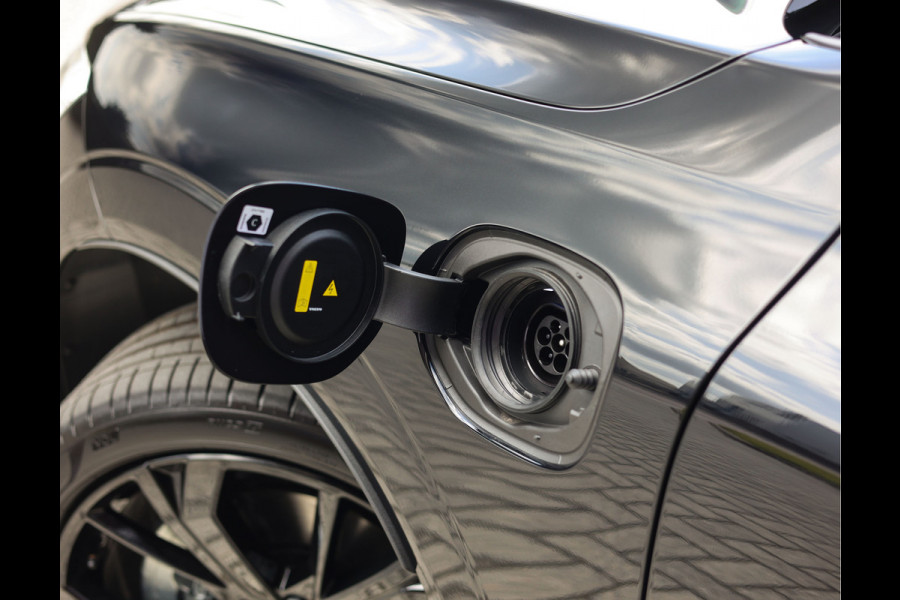 Volvo XC60 T6 AWD Ultra Black Edition | Trekhaak - Head Up - Direct leverbaar ZWART 1319193