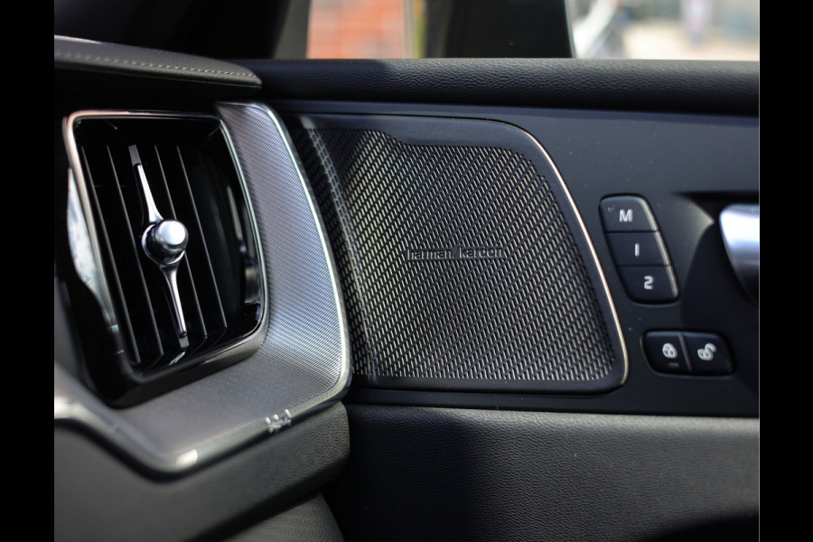 Volvo XC60 T6 AWD Ultra Black Edition | Trekhaak - Head Up - Direct leverbaar ZWART 1319193
