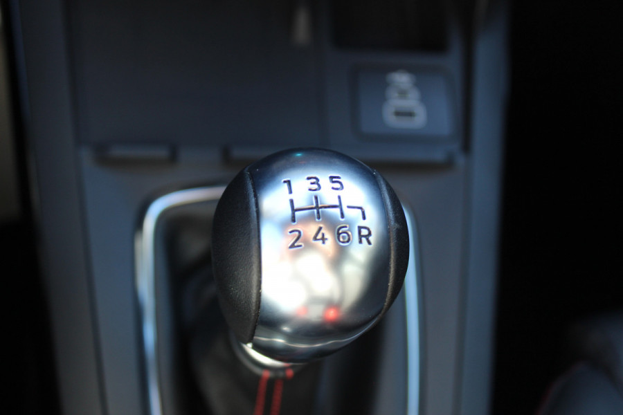 Ford Puma 1.0 125 pk EcoBoost Hybrid ST-Line X Nieuw Model Navigatie , Bluetooth , Fab. Gar. t/m 2029 Winter Pack, Driver Assistance Pack, Camera rondom ,