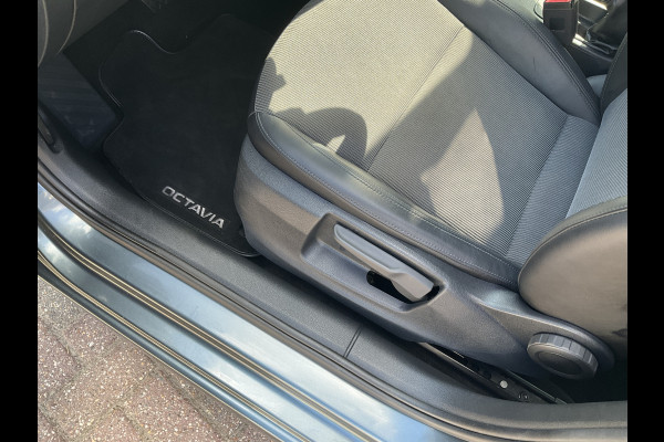 Škoda Octavia Combi 1.6 TDI Automaat Clever Edition Navi Stoelverw. Trekhaak