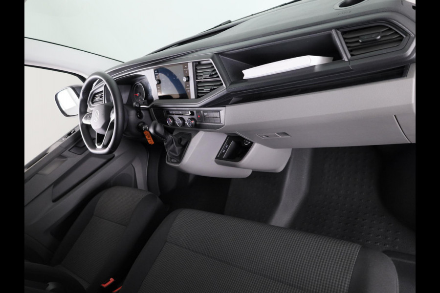 Volkswagen Transporter 2.0 TDI L2H1 28 Comfortline 150 pk Automaat | Verlengde garantie | Navigatie via App | Parkeersensoren achter | Cruise control | LED koplampen |