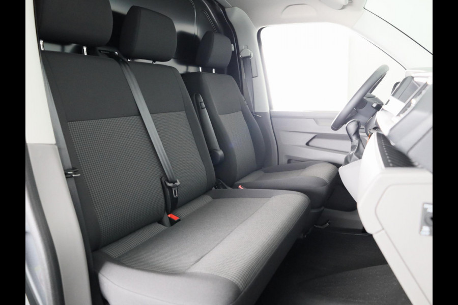 Volkswagen Transporter 2.0 TDI L2H1 28 Comfortline 150 pk Automaat | Verlengde garantie | Navigatie via App | Parkeersensoren achter | Cruise control | LED koplampen |