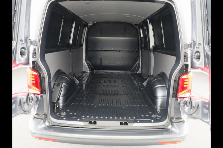 Volkswagen Transporter 2.0 TDI L2H1 28 Comfortline 150 pk Automaat | Verlengde garantie | Navigatie via App | Parkeersensoren achter | Cruise control | LED koplampen |