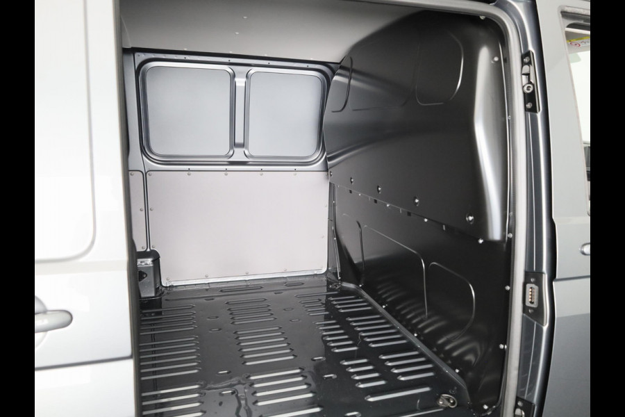 Volkswagen Transporter 2.0 TDI L2H1 28 Comfortline 150 pk Automaat | Verlengde garantie | Navigatie via App | Parkeersensoren achter | Cruise control | LED koplampen |