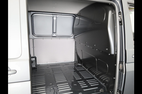 Volkswagen Transporter 2.0 TDI L2H1 28 Comfortline 150 pk Automaat | Verlengde garantie | Navigatie via App | Parkeersensoren achter | Cruise control | LED koplampen |