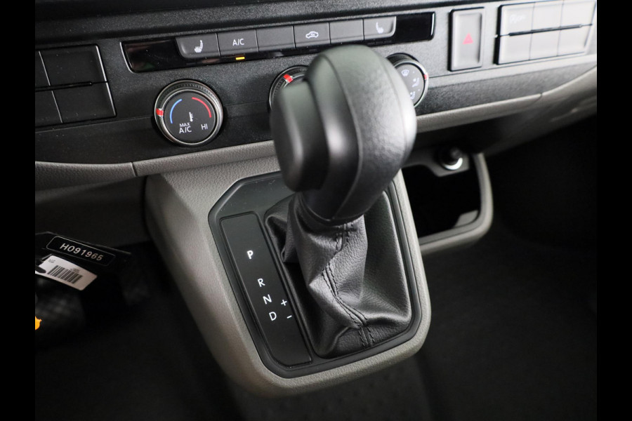 Volkswagen Transporter 2.0 TDI L2H1 28 Comfortline 150 pk Automaat | Verlengde garantie | Navigatie via App | Parkeersensoren achter | Cruise control | LED koplampen |