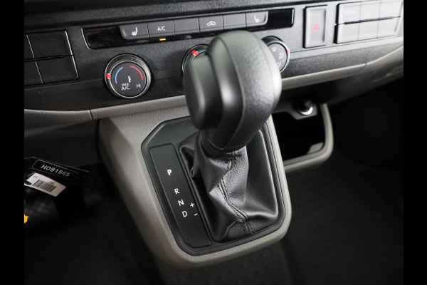 Volkswagen Transporter 2.0 TDI L2H1 28 Comfortline 150 pk Automaat | Verlengde garantie | Navigatie via App | Parkeersensoren achter | Cruise control | LED koplampen |