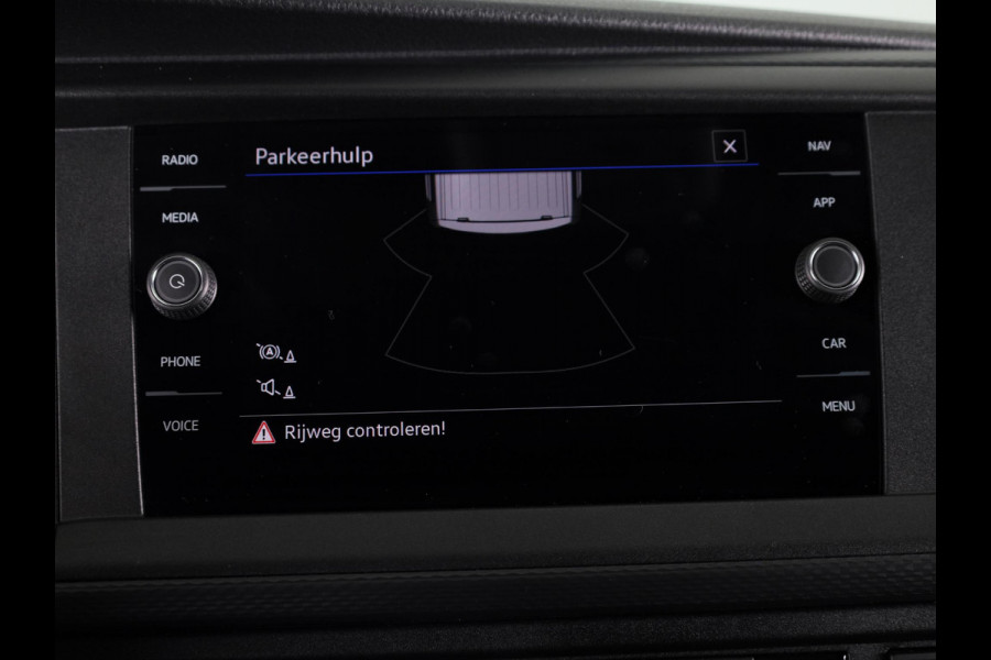 Volkswagen Transporter 2.0 TDI L2H1 28 Comfortline 150 pk Automaat | Verlengde garantie | Navigatie via App | Parkeersensoren achter | Cruise control | LED koplampen |