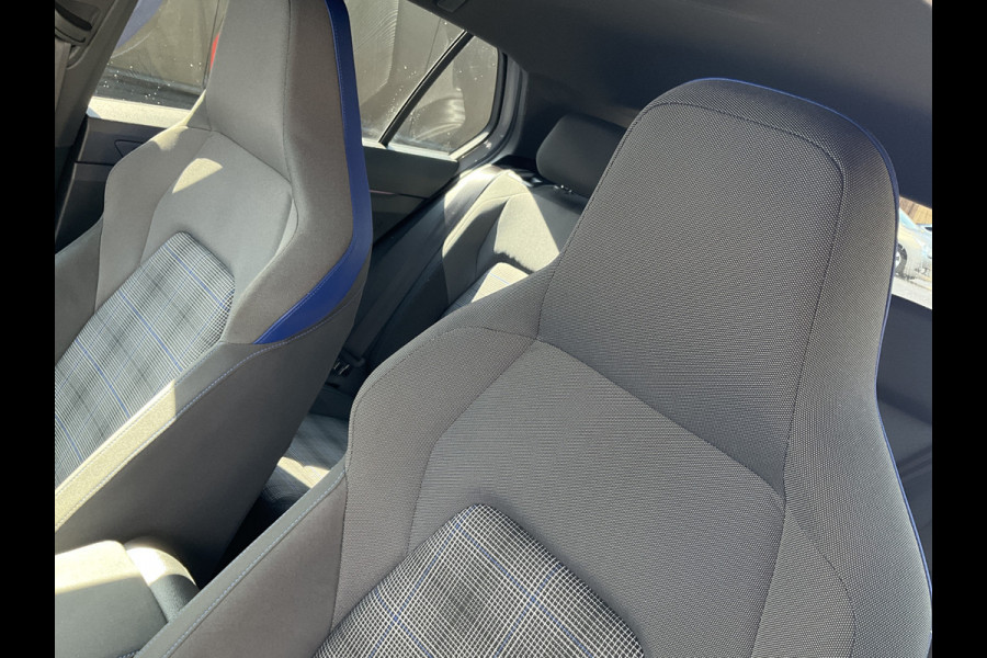 Volkswagen Golf 1.4 eHybrid 259pk GTE Led Adapt.Cruise Carplay Trekhaak PHEV Plug-in