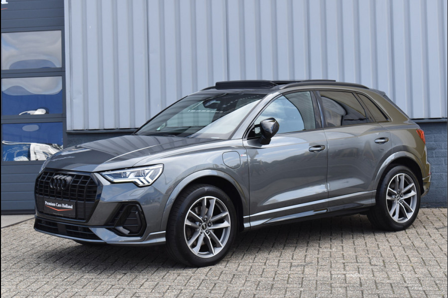 Audi Q3 45 TFSI e S-Line 245 Pk Black Ed Pano Carbon Sonos Leder/Alcantara 19 Inch