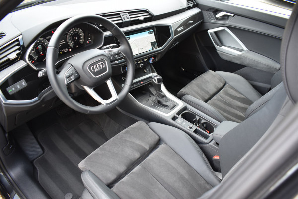 Audi Q3 45 TFSI e S-Line 245 Pk Black Ed Pano Carbon Sonos Leder/Alcantara 19 Inch