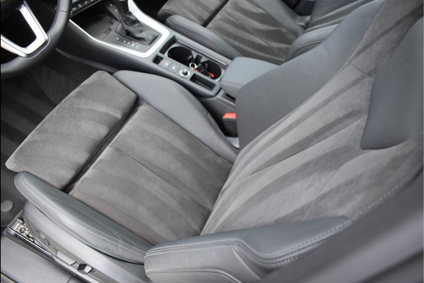 Audi Q3 45 TFSI e S-Line 245 Pk Black Ed Pano Carbon Sonos Leder/Alcantara 19 Inch