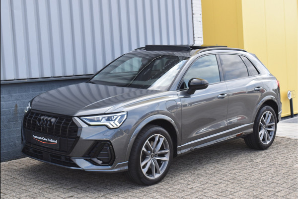 Audi Q3 45 TFSI e S-Line 245 Pk Black Ed Pano Carbon Sonos Leder/Alcantara 19 Inch