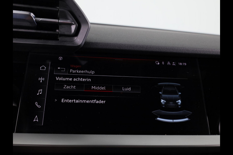 Audi A3 Sportback 30 TFSI Business edition 110 pk S-tronic | Navigatie | Parkeersensoren achter | Autom. airco | Apple Carplay/Android Auto | LED koplampen |