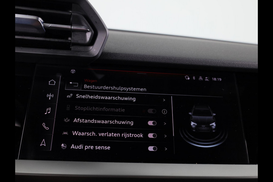 Audi A3 Sportback 30 TFSI Business edition 110 pk S-tronic | Navigatie | Parkeersensoren achter | Autom. airco | Apple Carplay/Android Auto | LED koplampen |