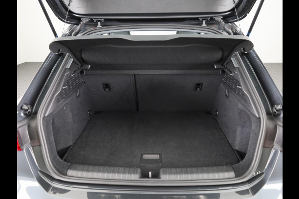 Audi A3 Sportback 30 TFSI Business edition 110 pk S-tronic | Navigatie | Parkeersensoren achter | Autom. airco | Apple Carplay/Android Auto | LED koplampen |