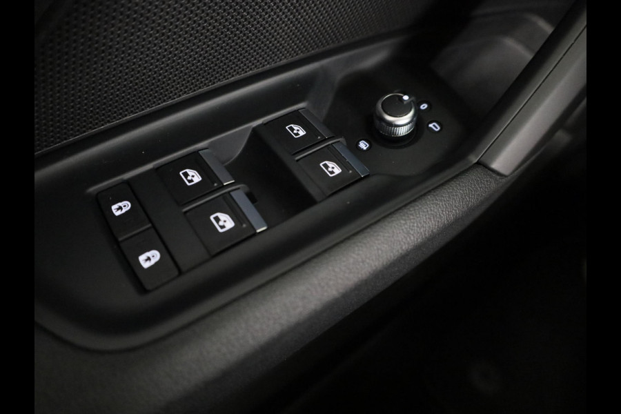 Audi A3 Sportback 30 TFSI Business edition 110 pk S-tronic | Navigatie | Parkeersensoren achter | Autom. airco | Apple Carplay/Android Auto | LED koplampen |