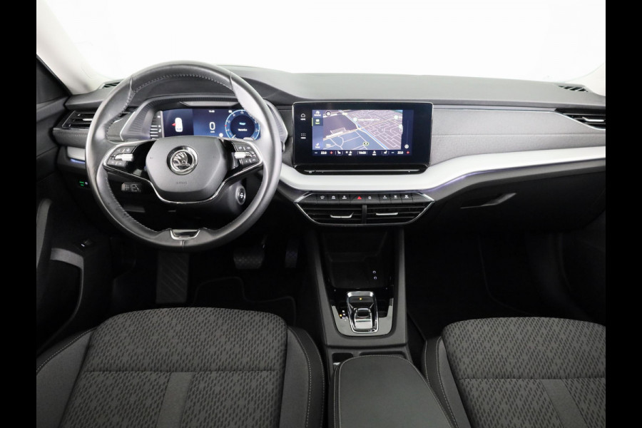 Škoda Octavia Combi 1.0 e-TSI Business Edition Plus 110 pk Automaat (DSG) | Navigatie | Panoramadak | Elektr. trekhaak | Parkeersensoren | Achteruitrijcamera | Autom. airco (3 zones) |