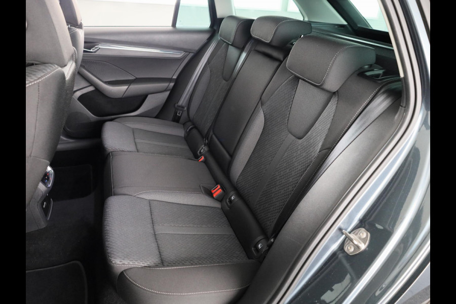 Škoda Octavia Combi 1.0 e-TSI Business Edition Plus 110 pk Automaat (DSG) | Navigatie | Panoramadak | Elektr. trekhaak | Parkeersensoren | Achteruitrijcamera | Autom. airco (3 zones) |