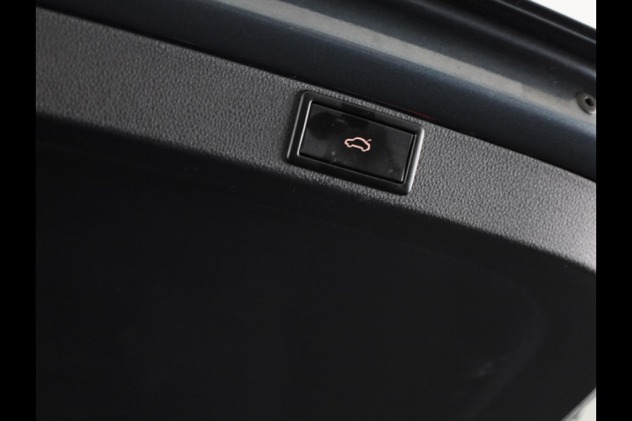Škoda Octavia Combi 1.0 e-TSI Business Edition Plus 110 pk Automaat (DSG) | Navigatie | Panoramadak | Elektr. trekhaak | Parkeersensoren | Achteruitrijcamera | Autom. airco (3 zones) |
