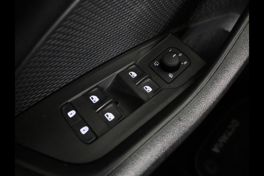 Škoda Octavia Combi 1.0 e-TSI Business Edition Plus 110 pk Automaat (DSG) | Navigatie | Panoramadak | Elektr. trekhaak | Parkeersensoren | Achteruitrijcamera | Autom. airco (3 zones) |