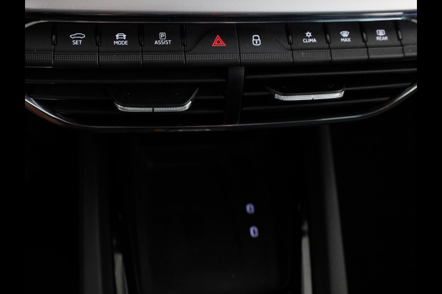 Škoda Octavia Combi 1.0 e-TSI Business Edition Plus 110 pk Automaat (DSG) | Navigatie | Panoramadak | Elektr. trekhaak | Parkeersensoren | Achteruitrijcamera | Autom. airco (3 zones) |